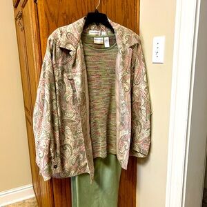 Beautiful 3-piece Alfred Dunner Pant Suit.  Women’s size 20.  Like new!